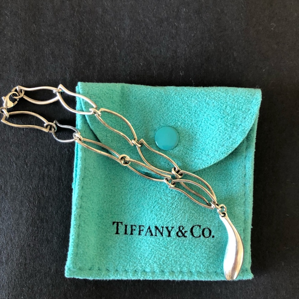 Tiffany & Co. Frank Gehry 7-1/2” Sterling Silver Fish Charm Bracelet